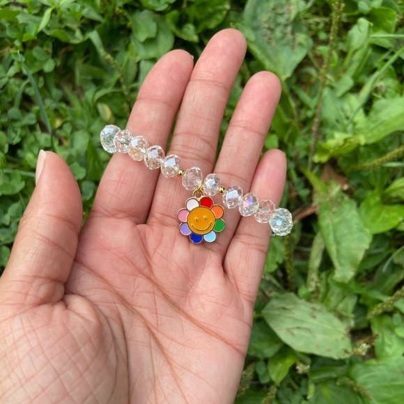 Daisy Flower Smiley Happy Face Charm Y2K Inspired Glass Bead Stackable Bracelet - Picture 1 of 4